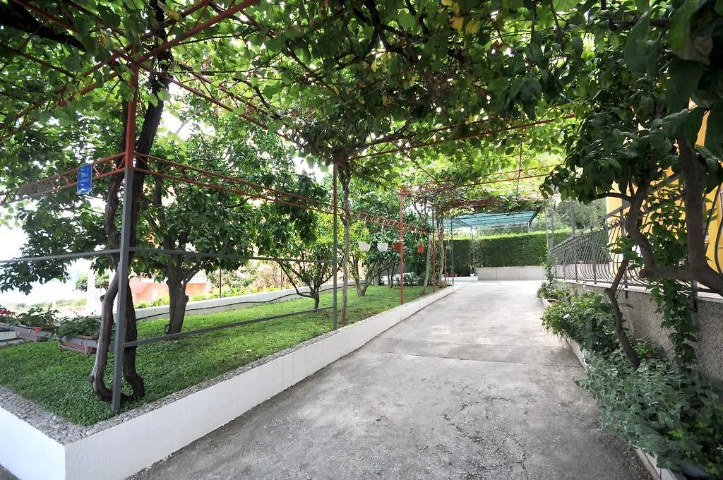 Apartments Marinko Trogir 0*,